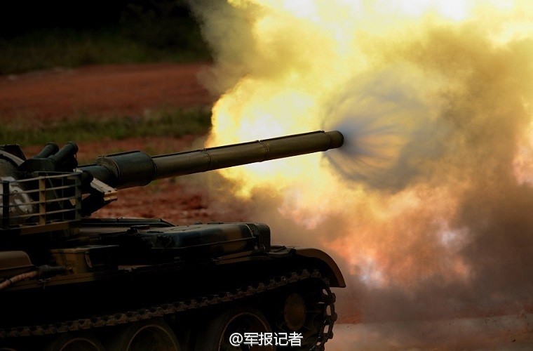 Trung Quoc tung anh tang Type 59D na dan hoanh trang-Hinh-2