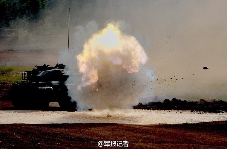 Trung Quoc tung anh tang Type 59D na dan hoanh trang-Hinh-3