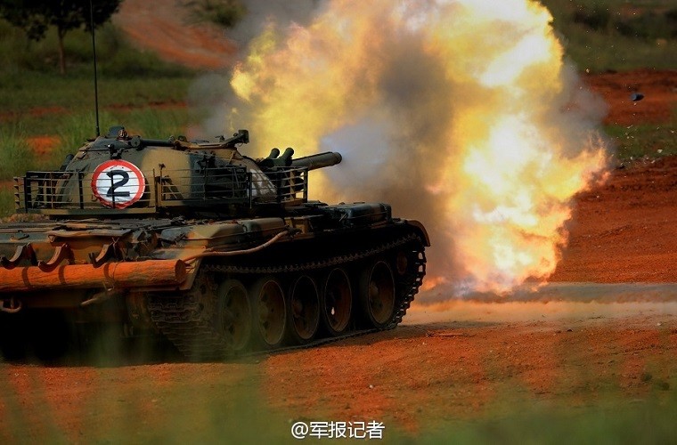 Trung Quoc tung anh tang Type 59D na dan hoanh trang-Hinh-4