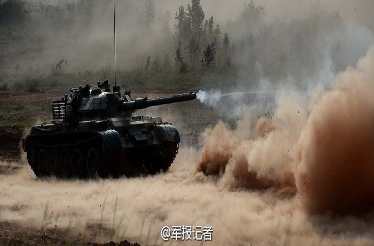 Trung Quoc tung anh tang Type 59D na dan hoanh trang-Hinh-5