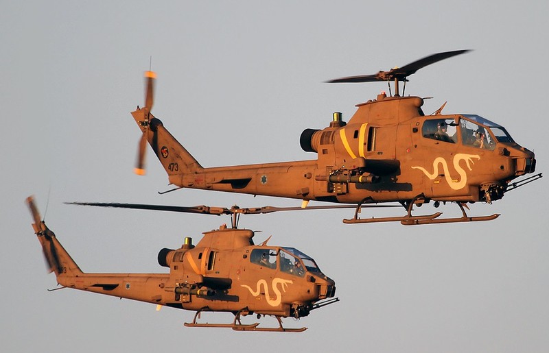 Israel cho Jordan 16 truc thang AH-1F de chong IS