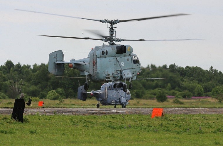 Truc thang Ka-27PL Nga luyen san tau ngam NATO tren bien-Hinh-3