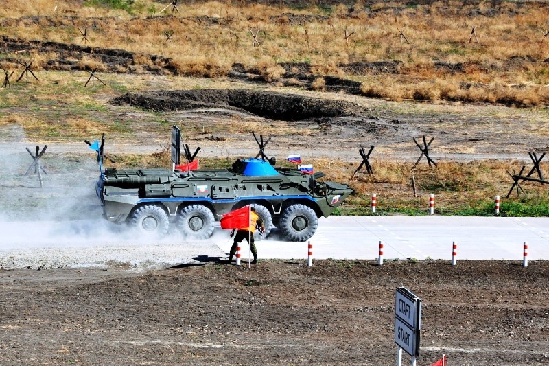 Xe thiet giap BTR-80 Nga do suc ZBL-09 Trung Quoc-Hinh-4
