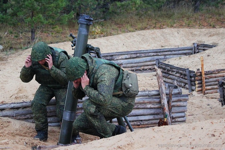 Muc kich linh Nga luyen ban sung coi hang nang 120mm-Hinh-3