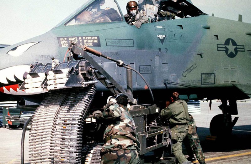 So sanh suc manh cuong kich A-10 va Su-25 dang danh IS-Hinh-9