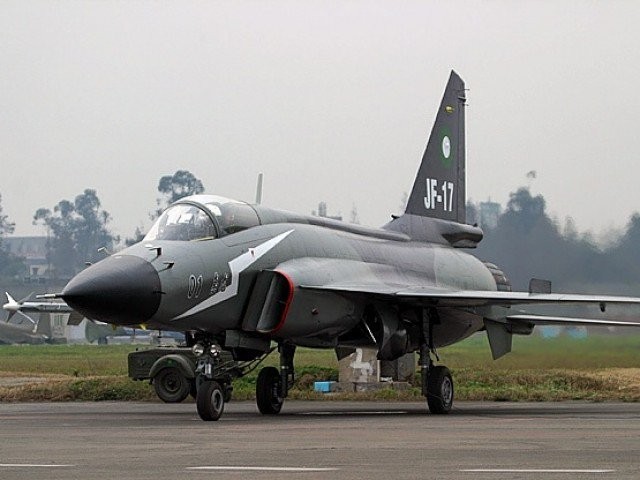 Pakistan thang thung tu choi lap dong co Trung Quoc cho JF-17