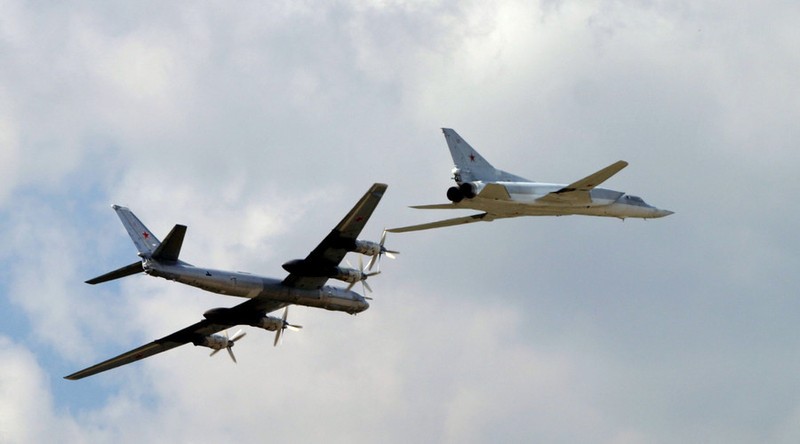 Nga ngung trien khai may bay Tu-160, Tu-95 den Syria?