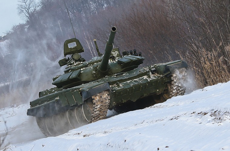 Anh linh xe tang T-72 Nga vao mua huan luyen cuoi-Hinh-2
