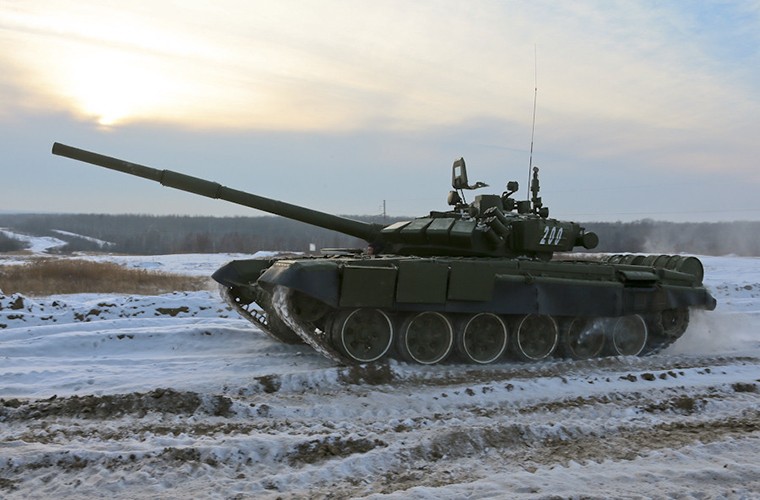 Anh linh xe tang T-72 Nga vao mua huan luyen cuoi-Hinh-3