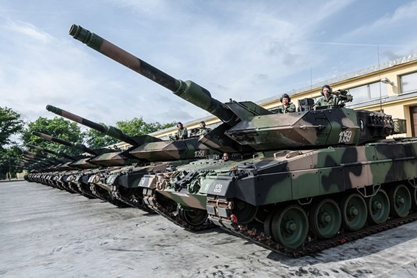 Ba Lan nhan lo xe tang Leopard 2A5 cuoi cung tu Duc