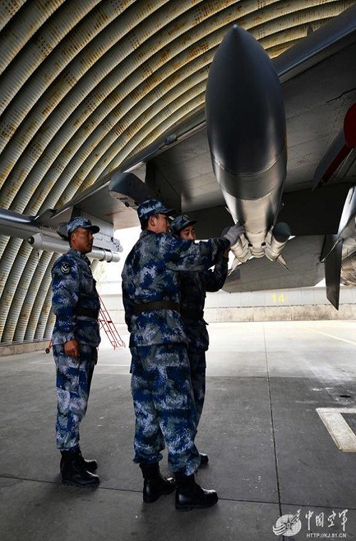Tiem kich Su-30MKK Trung Quoc cung co ten lua Kh-31P va R-77-Hinh-4
