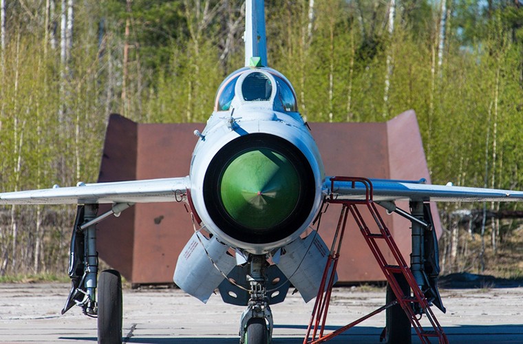 Ngac nhien dan tiem kich MiG-21 moi cong tai nha may Sokol-Hinh-11