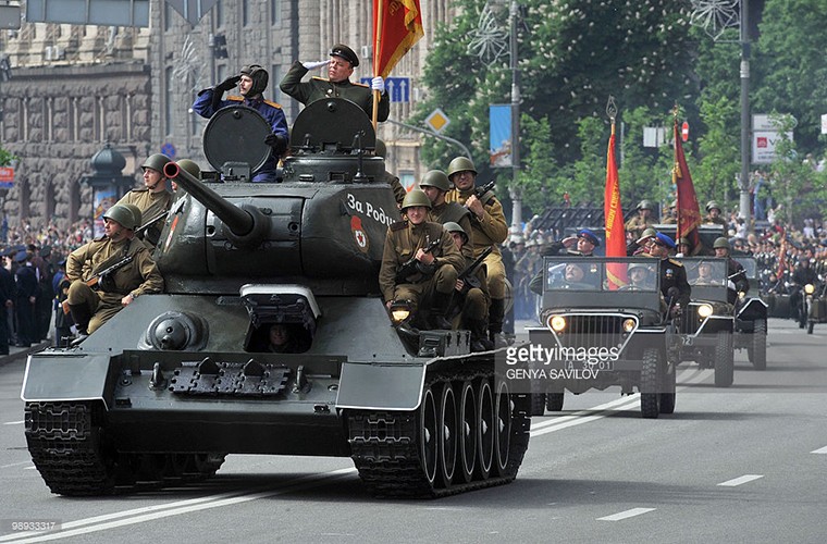 Tiet lo chi phi khong tuong dua xe tang T-34 duyet binh-Hinh-2