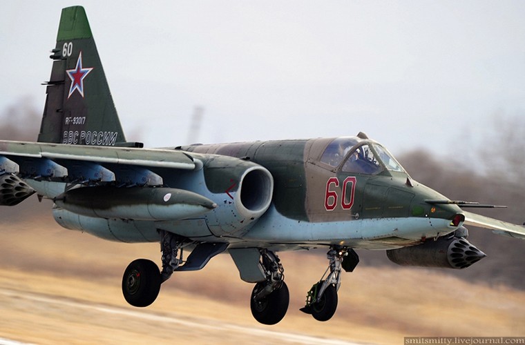 Man nhan may bay cuong kich Su-25SM xuat kich o at-Hinh-15