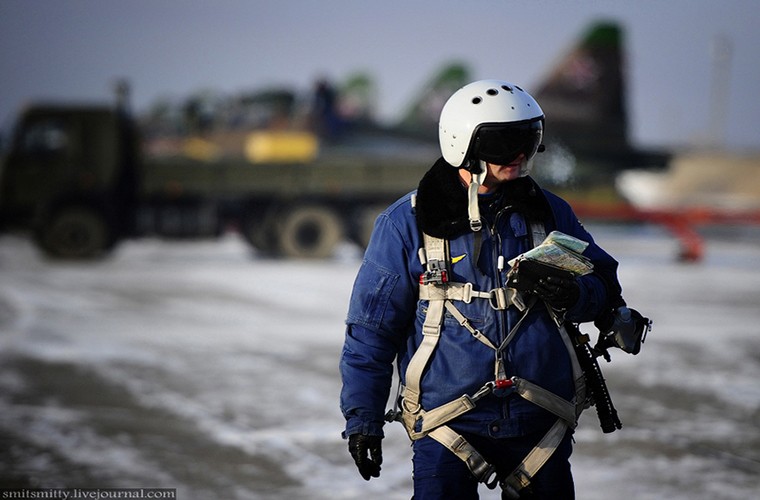 Man nhan may bay cuong kich Su-25SM xuat kich o at-Hinh-2