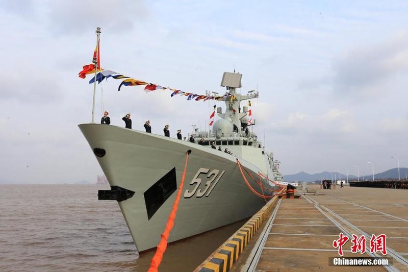 Trung Quoc bien che tau ho ve Type 054A thu 22