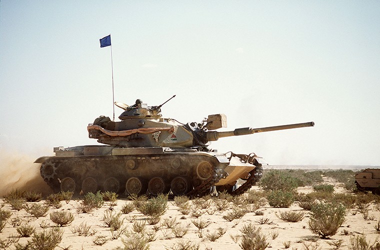 Xe tang M60 Iran co kha nang chong ten lua TOW My?-Hinh-2
