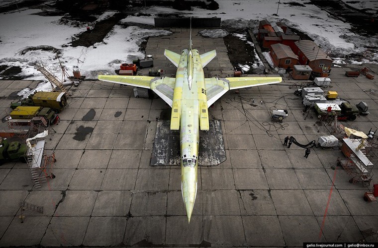 Trung Quoc bat luc khong mua noi may bay nem bom Tu-22M-Hinh-6