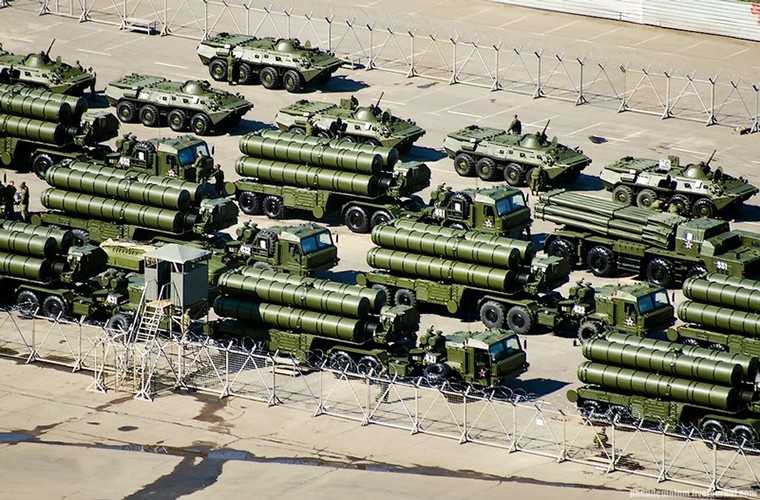 Ten lua S-400 toi Crimea, may bay NATO 