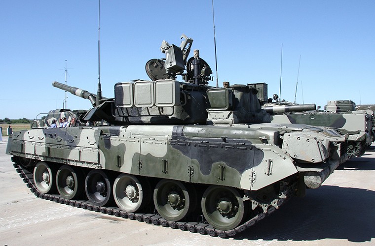 Xe tang T-80 Nga duoc nang cap manh ngang Leopard 2A6, M1A2-Hinh-3