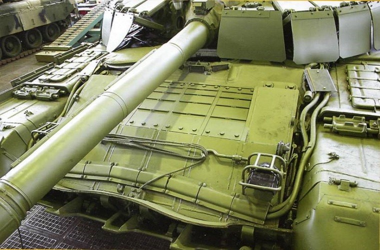 Xe tang T-80 Nga duoc nang cap manh ngang Leopard 2A6, M1A2-Hinh-5