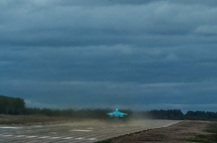 Lai tham noi san xuat may bay Su-34 VN co the mua-Hinh-15