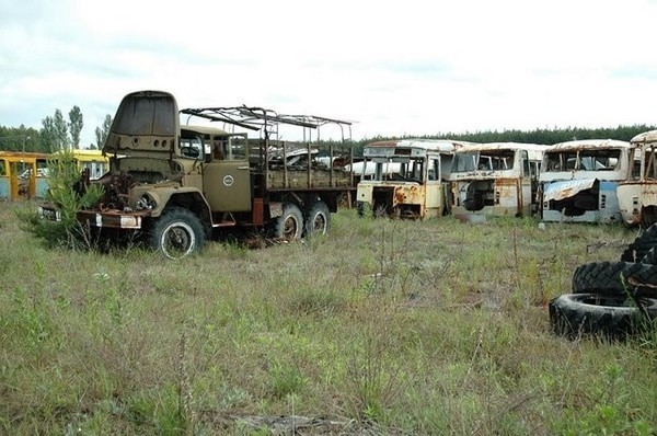 Hoang hot hang tram xe boc thep, may bay bien mat khoi Chernobyl-Hinh-6