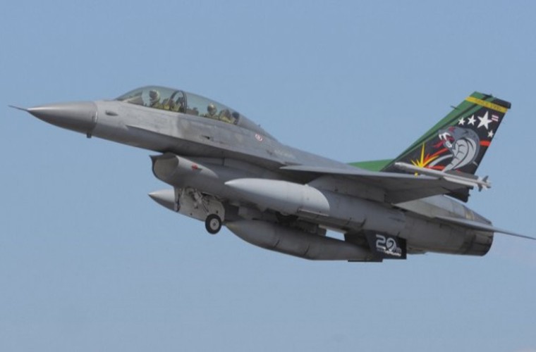 Lo dien tiem kich F-16 nang cap cua KQ Thai Lan