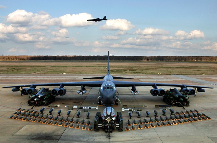 Chiem nguong may bay nem bom B-52H 