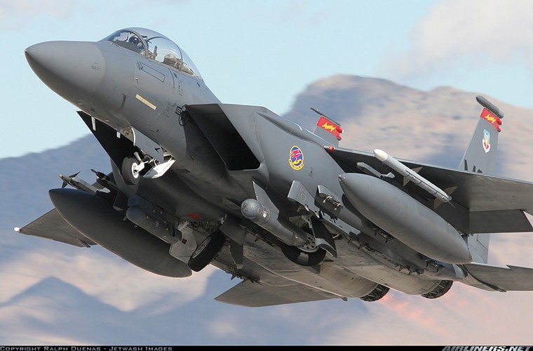 Nhat Ban dung tiem kich F-15J dau Su-35, J-20 Trung Quoc?-Hinh-8
