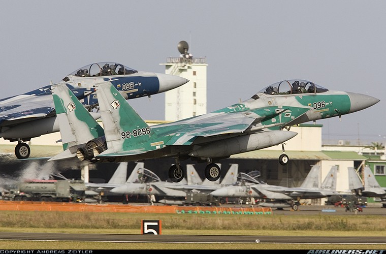 Nhat Ban dung tiem kich F-15J dau Su-35, J-20 Trung Quoc?-Hinh-9