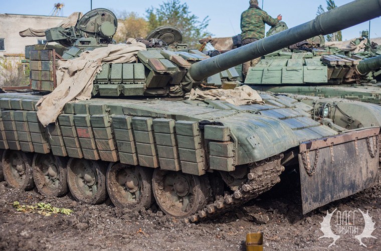 Bat ngo dan tang T-72B1 cua dan quan mien Dong Ukraine-Hinh-2