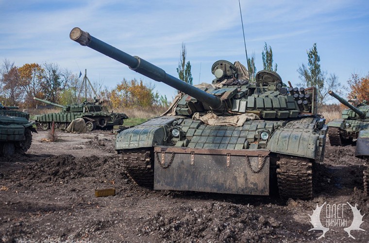 Bat ngo dan tang T-72B1 cua dan quan mien Dong Ukraine