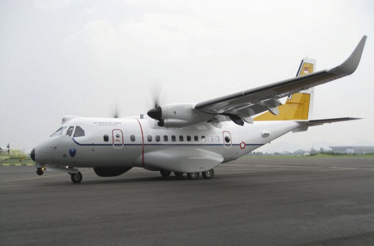 Indonesia tu nang cap may bay CN-235 de...tac chien dien tu