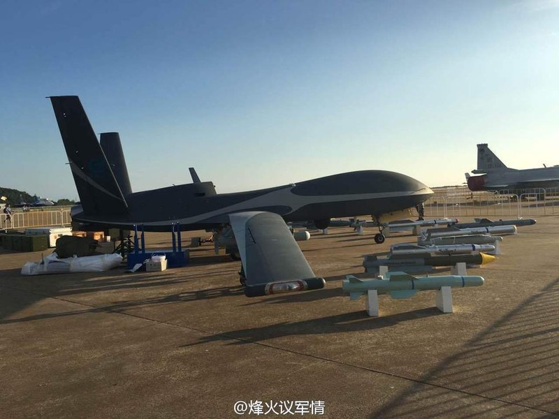 Den UAV Avenger cung bi nhai, My bo tay voi Trung Quoc