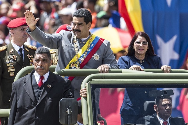 Khung hoang nghiem trong, Quan doi Venezuela van duyet binh hoanh trang-Hinh-2