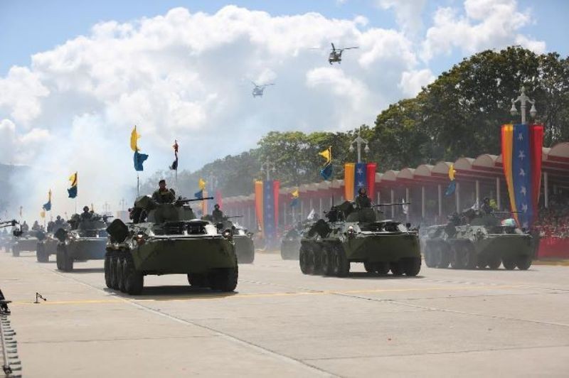 Khung hoang nghiem trong, Quan doi Venezuela van duyet binh hoanh trang-Hinh-7