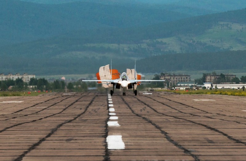 Su-27 “tai dau” F-15, ke tam lang nguoi nua can-Hinh-10