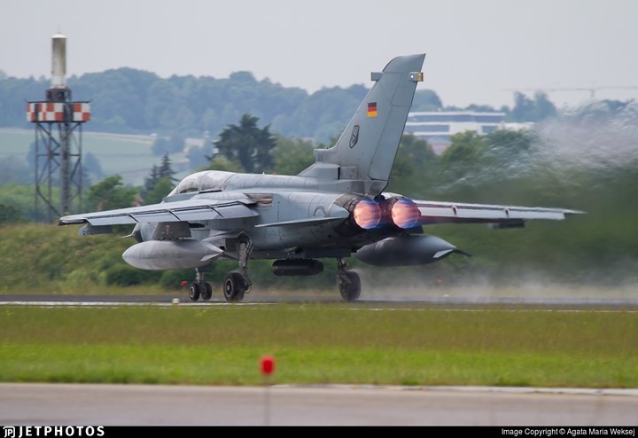 Bo roi Panavia Tornado, khong quan chau Au con lai gi de chong Nga- Chien co bieu tuong cua khong quan chau Au bi bo roi-Hinh-12