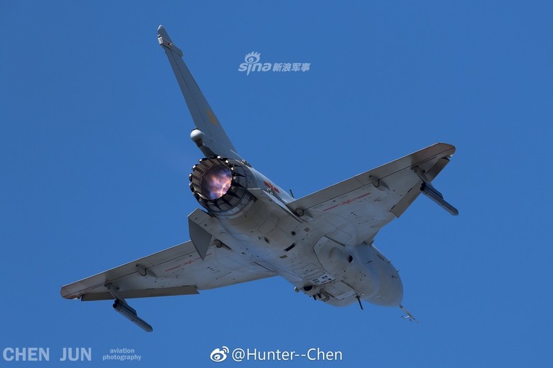 Lo dien bien the J-10 voi dong co vector 3D, F-16 da la qua khu?-Hinh-4