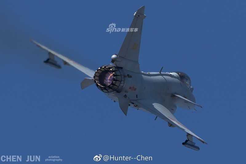Lo dien bien the J-10 voi dong co vector 3D, F-16 da la qua khu?-Hinh-5
