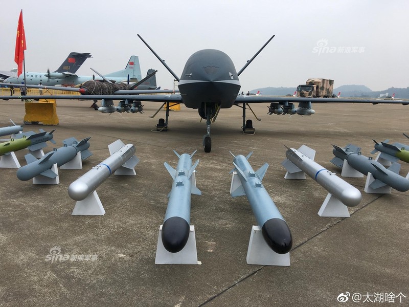Hoa mat voi dan UAV Trung Quoc gioi thieu tai trien lam Chu Hai-Hinh-3