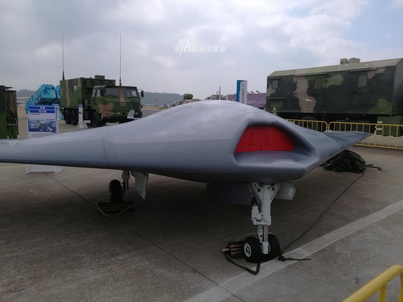 Hoa mat voi dan UAV Trung Quoc gioi thieu tai trien lam Chu Hai-Hinh-4