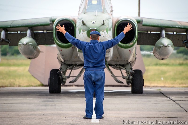 Mot chuyen bay Su-25 tuan tra bien Azov dien ra the nao?-Hinh-10