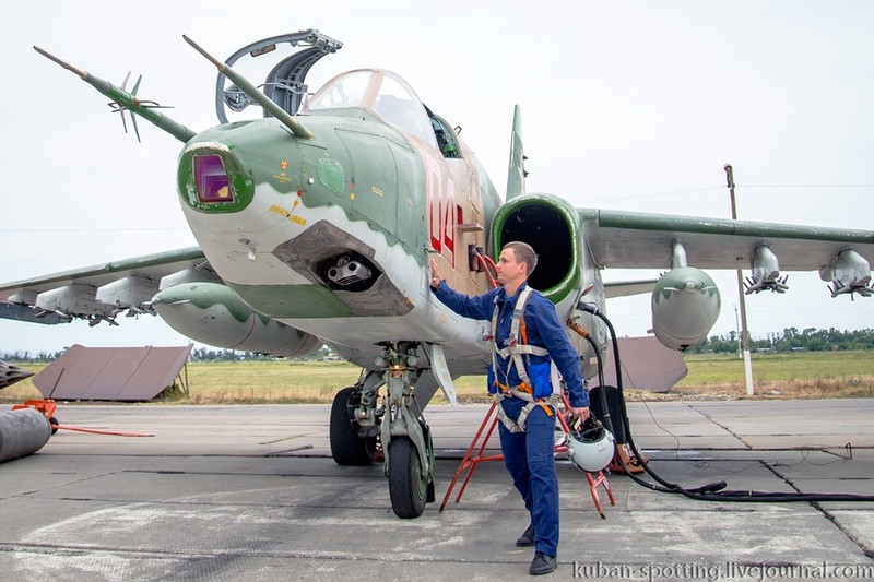 Mot chuyen bay Su-25 tuan tra bien Azov dien ra the nao?-Hinh-8