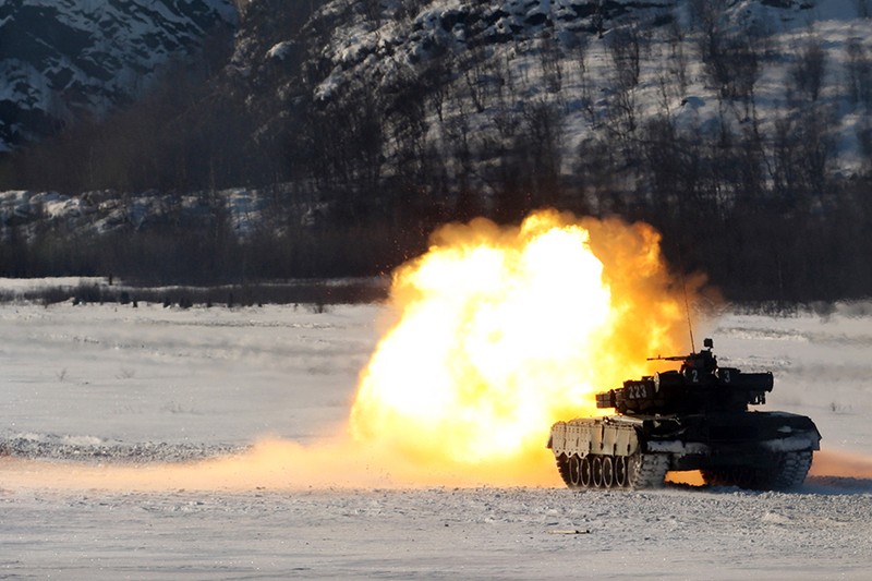 So hai T-72, T-90 Nga, Ukraine rao riet hoi sinh “tang bay” T-80-Hinh-14