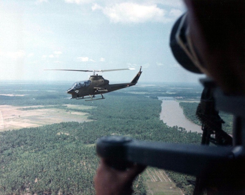 Viet Nam co thu giu duoc truc thang tan cong AH-1 Cobra?