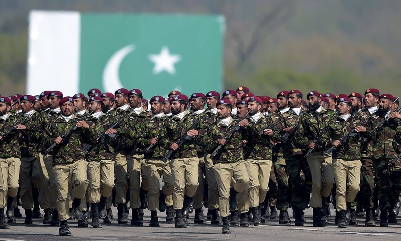 Pakistan duyet binh hoanh trang voi loat vu khi Trung Quoc “khung”