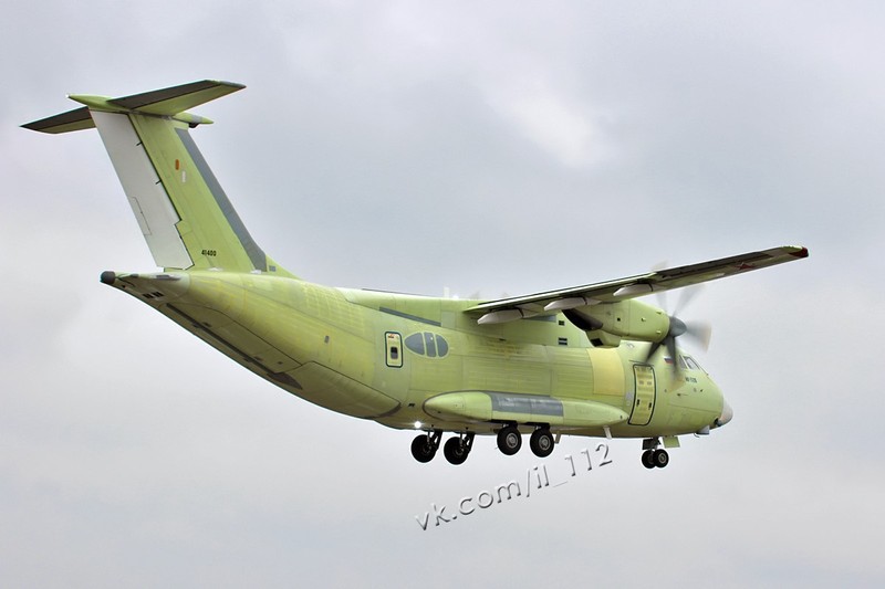 Can canh chuyen bay dau tien cua may bay Il-112V Nga-Hinh-8