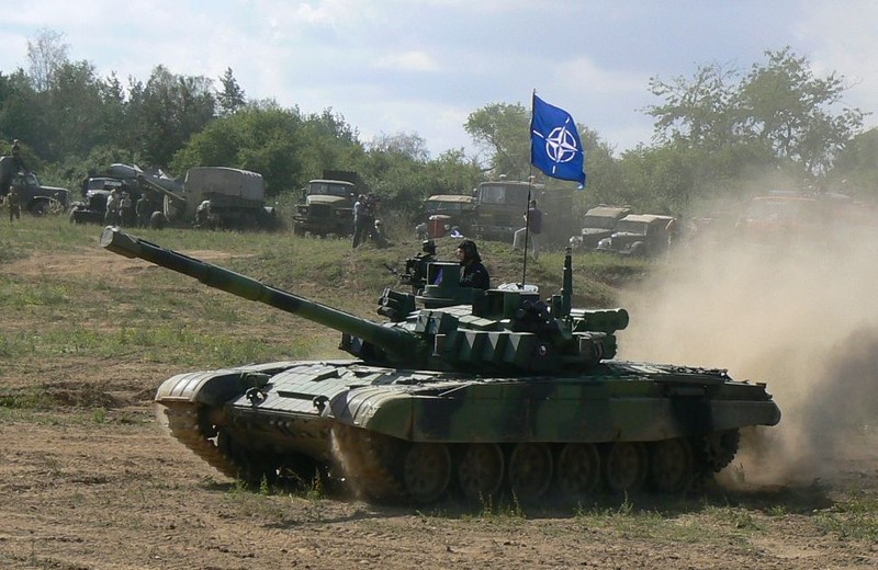 Nga ve NATO, Czech van mo tuong ve xe tang Nga-Hinh-4